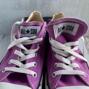 New In Box Women’s Vintage Converse All Star Sneakers in Iris Orchid Size 9